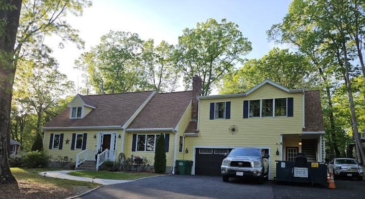 Adorable 1 bedroom with off-street parking